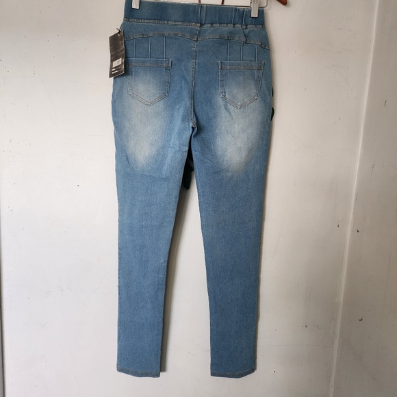 Pull On Skinny Jeans Light Wash Slightly Distressed NWT - Picture 5 of 11